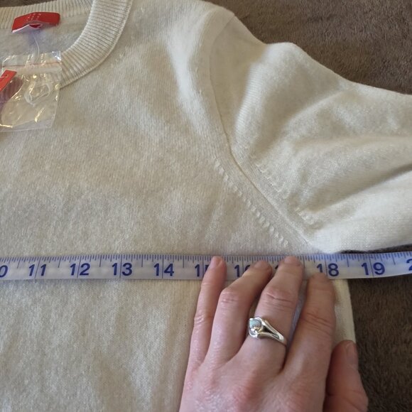 Jennie Liu 100% Cashmere Sweater Women’s Medium Cream Crew Neck Long Sleeve NWT - Picture 11 of 14